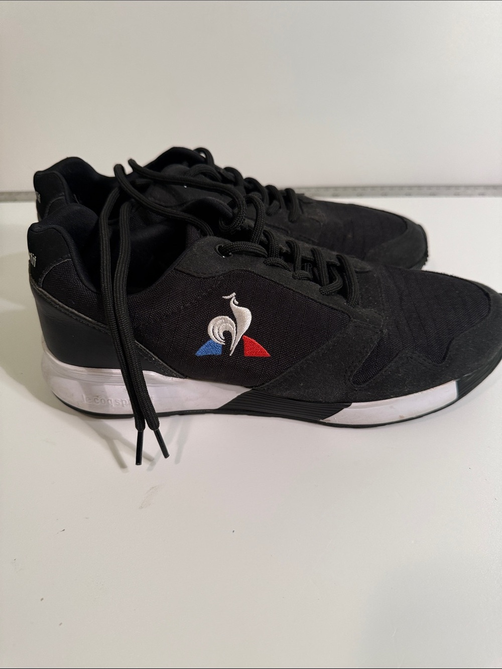 Le Coq Sportif Black Men's Low-Top Sneakers with Red & Blue Logo